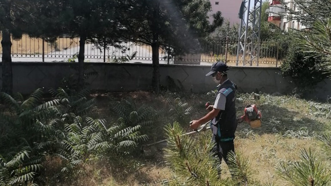 Bahce Temizligi Ve Duzenlemesi Akyurt Ilkokulu